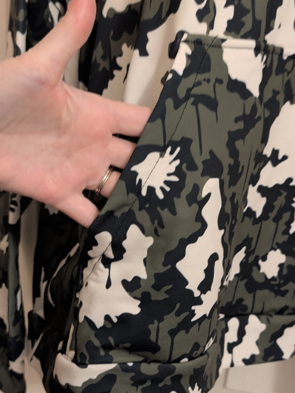Moeguns Black, White & Olive Camo Hoodie NWOT - Picture 3 of 7